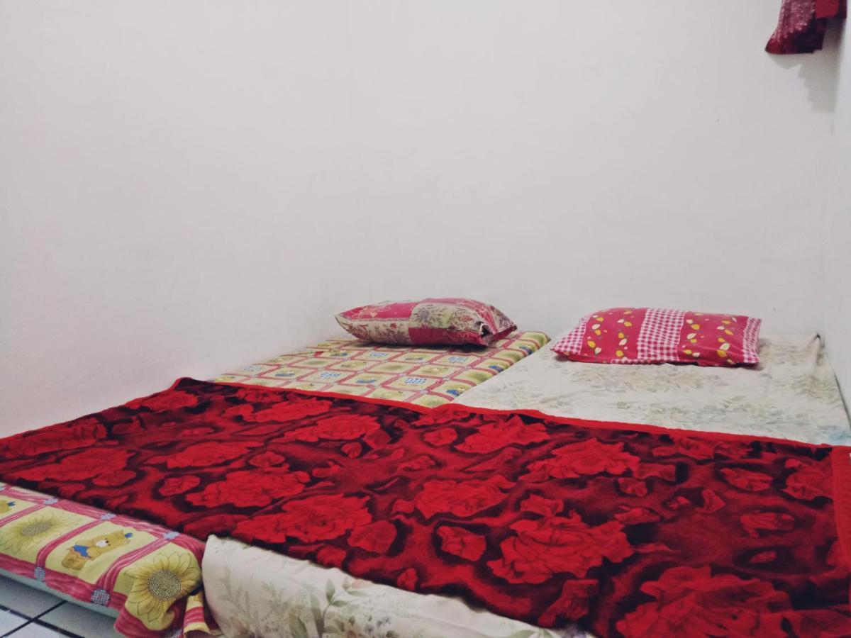 Bed and Breakfast Griya Backpacker Pak Yon Malang Zewnętrze zdjęcie