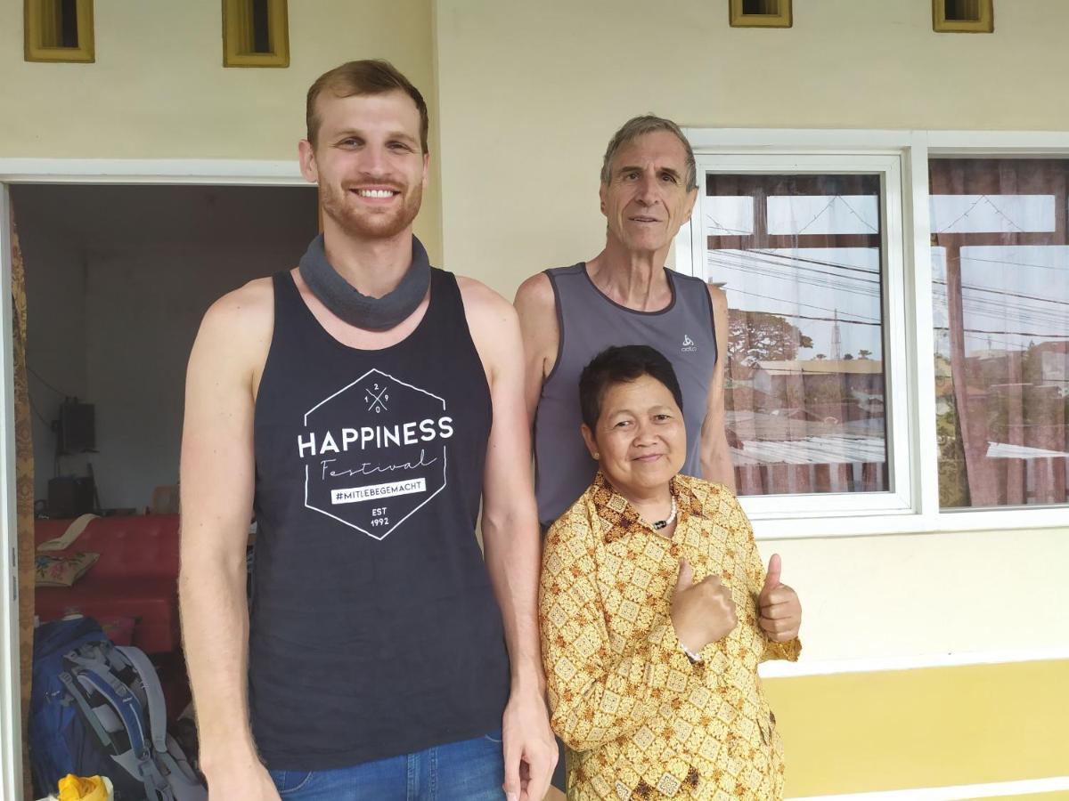 Bed and Breakfast Griya Backpacker Pak Yon Malang Zewnętrze zdjęcie